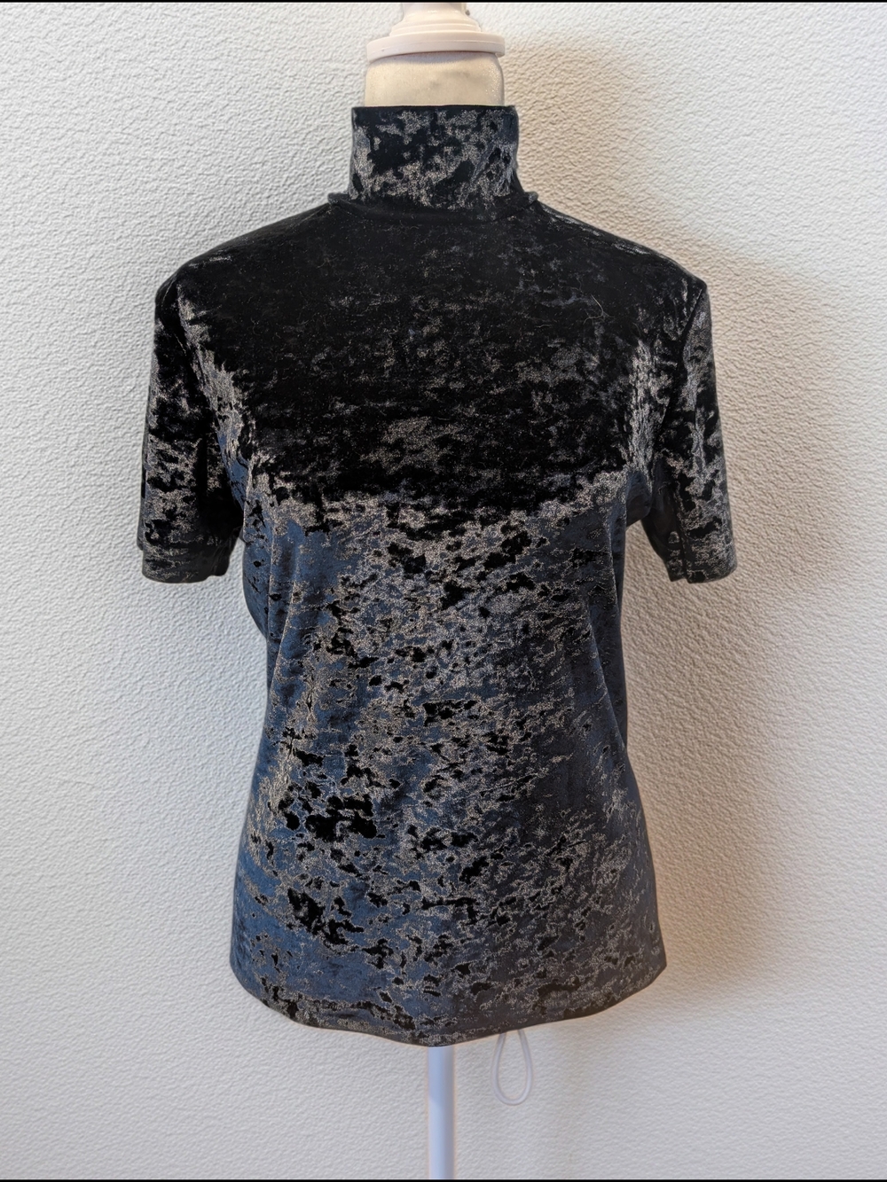 Crushed Velvet Short-Sleeve Mock Neck Top - Black